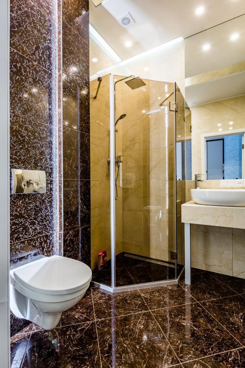 Royal Premier Apartment Lviv Buitenkant foto