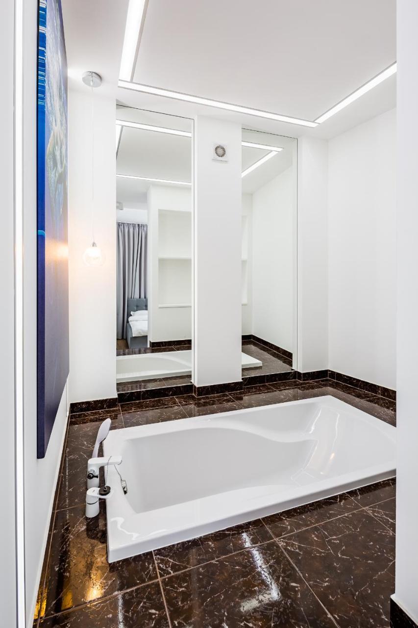Royal Premier Apartment Lviv Buitenkant foto