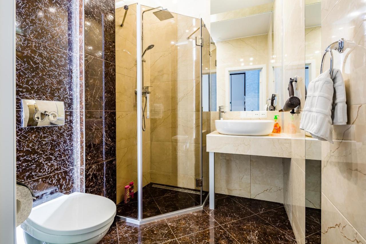 Royal Premier Apartment Lviv Buitenkant foto